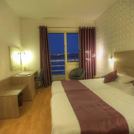 酒店 Bay 4*